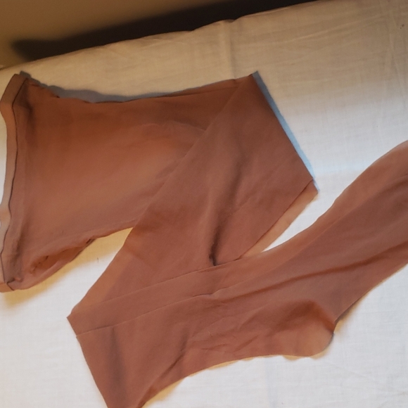 Vintage no-run nylons - Picture 2 of 4